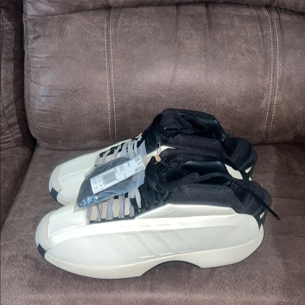 Adidas KOBE CRAZY 1 size 14.5m NWT Black and Cream High-Tops - Picture 3 of 6